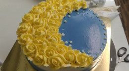 تزئین کیک تولد با تم زرد و آبی