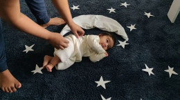 ایده عکس ماهگرد نوزاد با پارچه تم ماه و ستاره