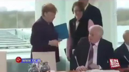 دست ندادن وزیر آلمانی با صدر اعظم به خاطر ویروس کرونا