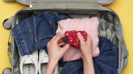 طریقه گذاشتن لباس در چمدان