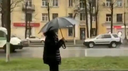 کلیپ حرکت نمایشی دیدنی با چتر