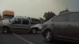 ویدیو تصادف وحشتناک کامیون در اتوبان