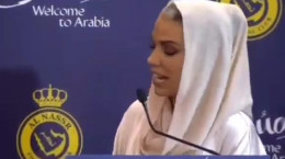 نگاه‌های عجیب رونالدو به این زن زیبای عرب
