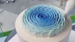 تزئین ساده و زیبای کیک