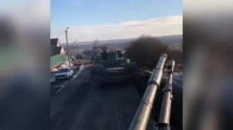 فیلم لحظه حرکت تانک های روسیه به سمت اوکراین