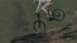 کلیپ سقوط خطرناک دوچرخه سوار در کوهستان