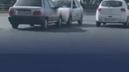 حرکت عجیب دو خودروی ایرانی وسط بزرگراه