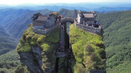نگاهی به منظره‌ای کوه فانجینگ در چین