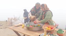 کلیپ زندگی روستایی ایرانی و پختن بره