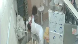 کلیپ گیرکردن نانوا در دستگاه خمیرگیر
