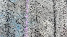 ویدیو نقاشی هنری با ذغال وسط خیابان