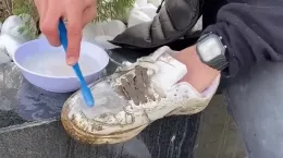 ترکیب عالی برای تمیز کردن و لکه بری کفش سفید