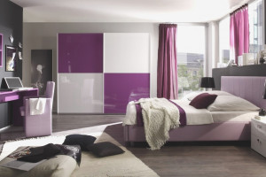 طراحی دکوراسیون شیک و با متانت در اتاق خواب با رنگ یاسی و بنفش