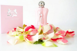 عطر مارلی دلینا marly delina صورتی زنانه خاص با گلی ترین رایحه ها