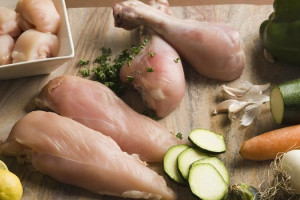 چگونه بوی بد مرغ را در غذا از بین ببریم