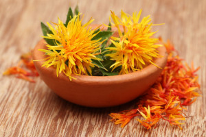 روغن گلرنگ فواید بی نظیر روغن گلرنگ برای سلامتی
