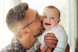 روش بازی پدران با کودکان ۳ تا ۱۲ ماهه
