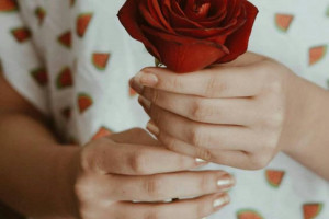 عاشقانه ترین و خاص ترین متن و پیام سلام صبح بخیر گفتن به خواهر