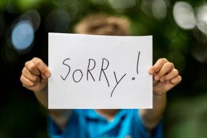۶ گام طلایی برای آموزش معذرت خواهی به کودک