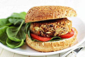 طرز تهیه ی همبرگر سالم خانگی با طعم گوشت و سویا + همبر گیاهی