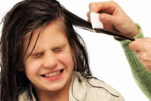 آموزش کوتاه کردن مو در خانه با روشی زیبا و کم هزینه