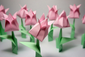 آموزش ساخت کاردستی گل لاله با اوریگامی به صورت گام به گام