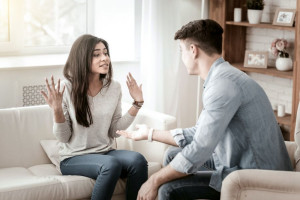 روش صحیح بحث کردن با همسر بدون صدمه زدن به ارتباط