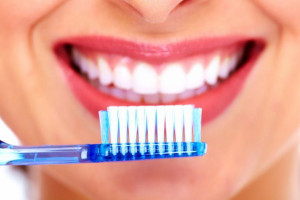 10 نمونه از بهترین خمیر دندان های ایرانی