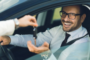 4 دلیل برای مقرون به صرفه بودن اجاره خودرو بدون راننده و با راننده
