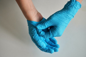 دستکش یکبار مصرف چقدر در زندگی ما کاربرد دارد ؟