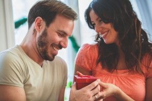 10 هدیه پیشنهادی شیک و مناسب برای تولد شوهر