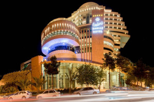 معرفی هتل بزرگ شیراز، کشتی اقامتی بر فراز شیراز!