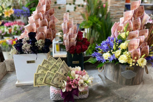 عکس از تزیین دسته گل با پول