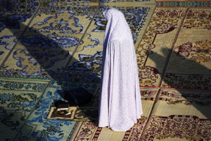 نماز استغاثه به حضرت زهرا چگونه خوانده می شود؟