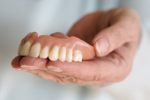 دندان مصنوعی تکه ای یا فلیپر چگونه است؟