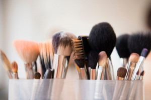 چند ترفند عالی برای شستن و تمیز کردن براش های آرایشی