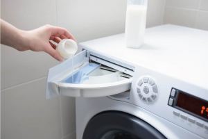 زمان ریختن نرم کننده در ماشین لباسشویی و نحوه استفاده از آن