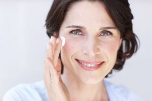 استفاده از مواد طبیعی برای رفع چین و چروک پوست
