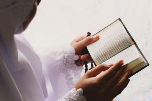 خواندن چه سوره هایی برای اموات ثواب بیشتری دارد؟