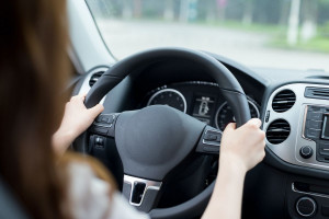5 علت لرزش ماشین در زمان رانندگی با سرعت زیاد