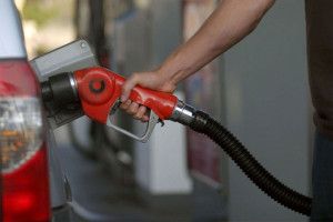 علت استشمام بوی بنزین در خودرو چیست + عیب یابی و رفع آن