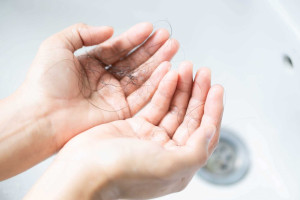 10 دمنوش مناسب برای درمان ریزش مو