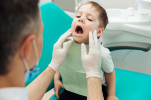 شکستگی دندان در کودکان چگونه ترمیم و درمان می شود؟