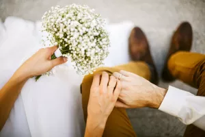 هر آنچه که باید قبل از ازدواج فامیلی بدانید (از مزایا تا معایب)