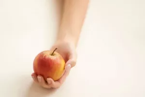 ماسک سیب شاداب کننده و تقویت کننده پوست