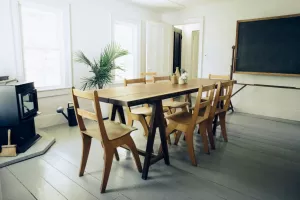 بهترین چوب های رایج برای ساخت میز و صندلی نهارخوری کدامند ؟