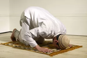 نماز سریع الاثر جهت افزایش ثروت + دعا برای ثروتمند شدن