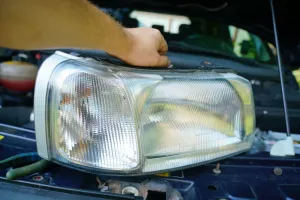 علت روشن نشدن چراغ جلوی خودرو : ایراد از کجاست ؟
