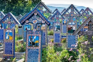 گورستان ساپانتا : با شادترین قبرستان دنیا در رومانی آشنا شوید !