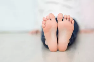 مزایای ماسک پا : بهبود خشکی و ترک پوستی پاشنه !